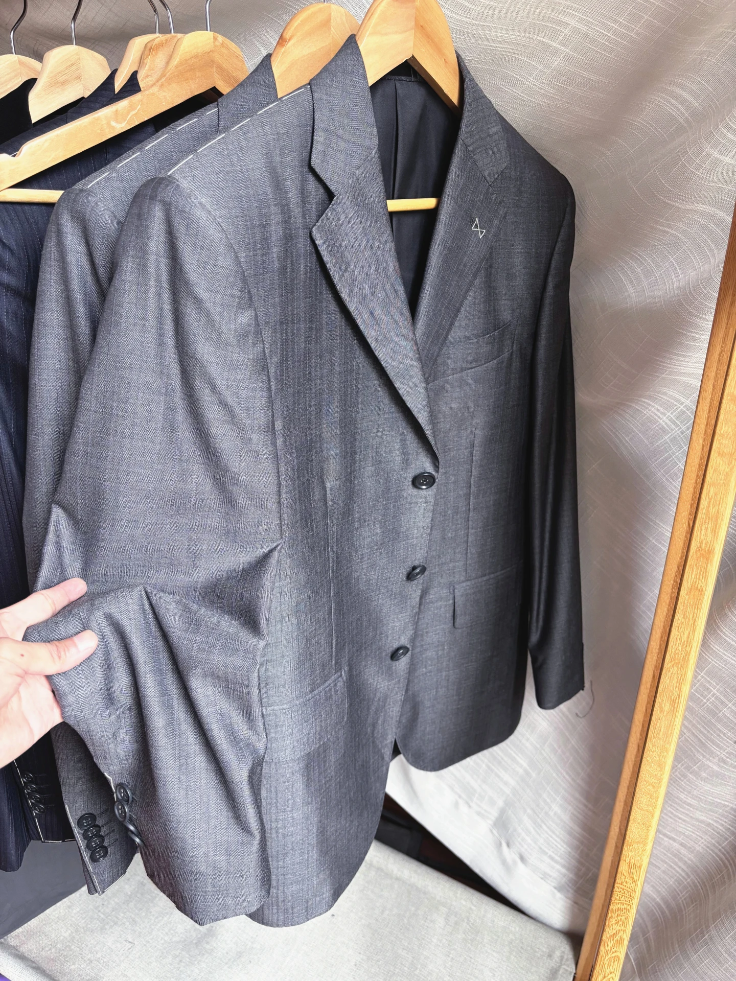 スタジャン 黒はどう選ぶ？実は「黒」はもっと深みがある