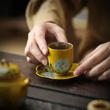 手描きの山茶花デザイン陶器製ティーカップ【コースター付き・釉下彩】
