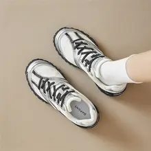 厚底デザインの女性用トレーニングシューズ【機能性・快適・スポーティ】