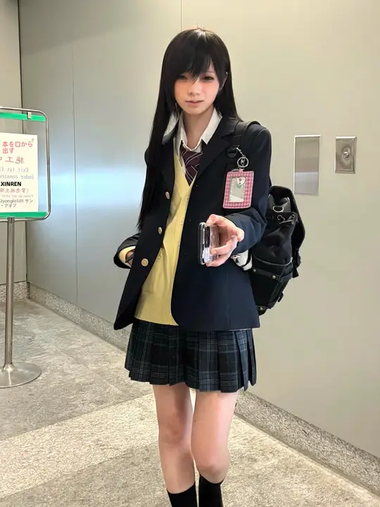 優れたデザインのダブルブレストスーツ【クラシックスタイル・三つボタン】
