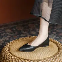 本革製の柔らかいフラットシューズ【黒・先細・快適な履き心地】