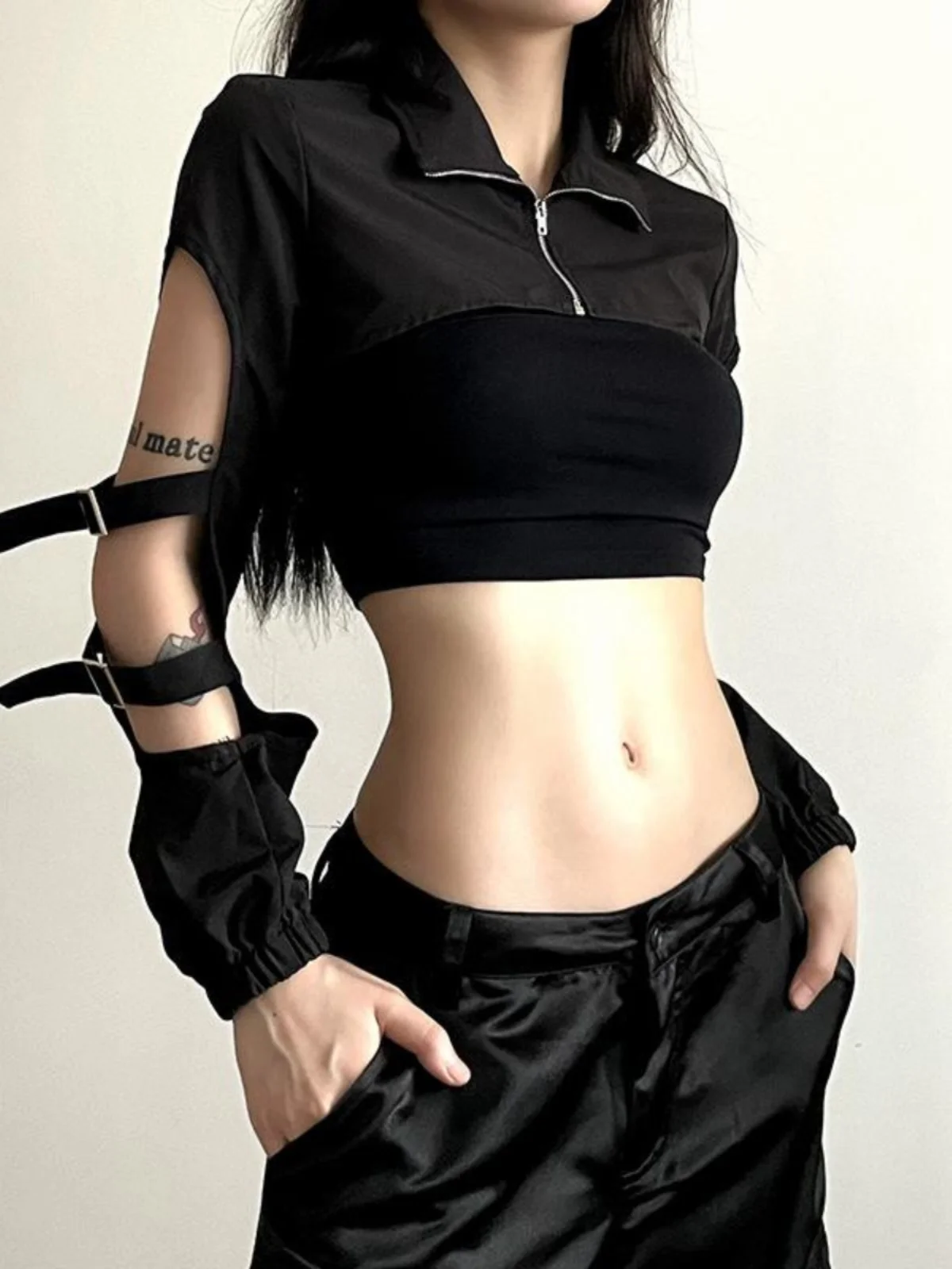 赤と黒の服：アニメ風ダークスタイル女性用レースハロウィンコスチュームショートジャケットの着こなしとシーン別ガイド