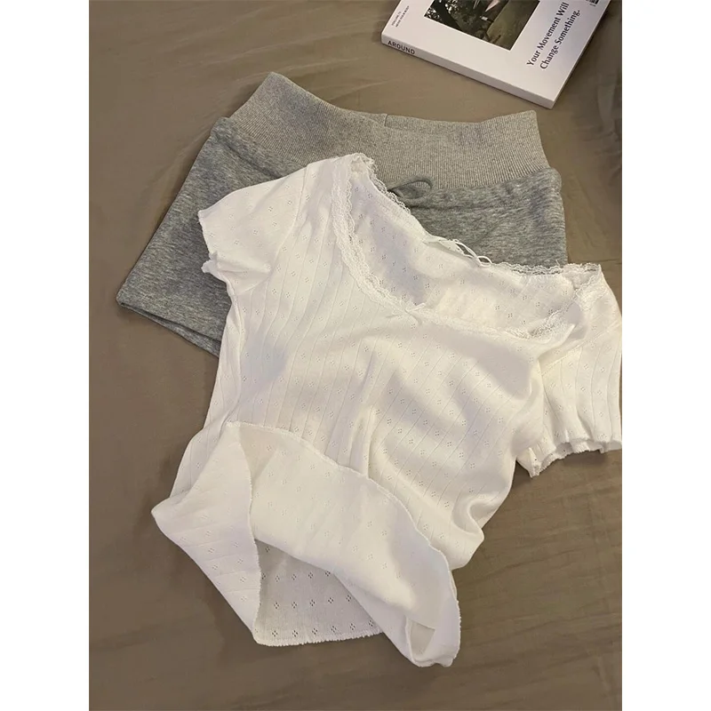 夏のTシャツコーデで「透けるような軽さ」を実感するには？
