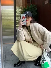 ホワイトVネック編み上げカーディガン【秋冬用・ゆったり・粗いニット】