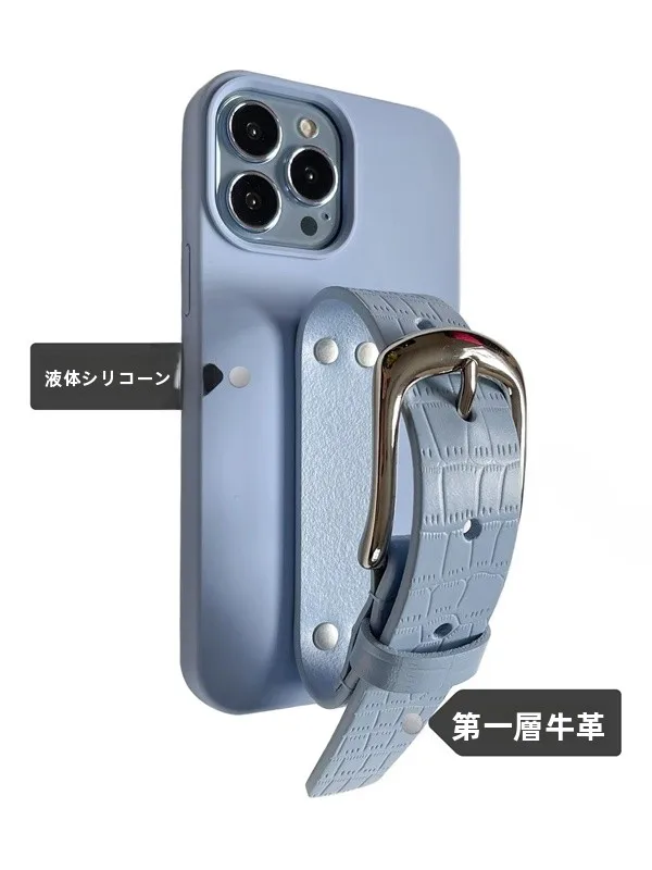 スマホにつけるストラップはどれが安全で実用的？ブルーのクロコダイル柄牛革手首バンドケースが解決する3つの悩み