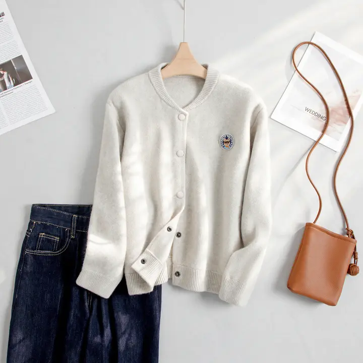軽やかな印象のニットカーディガン【秋冬用・ソフトでルーズなデザイン】（セットアップ対応）
