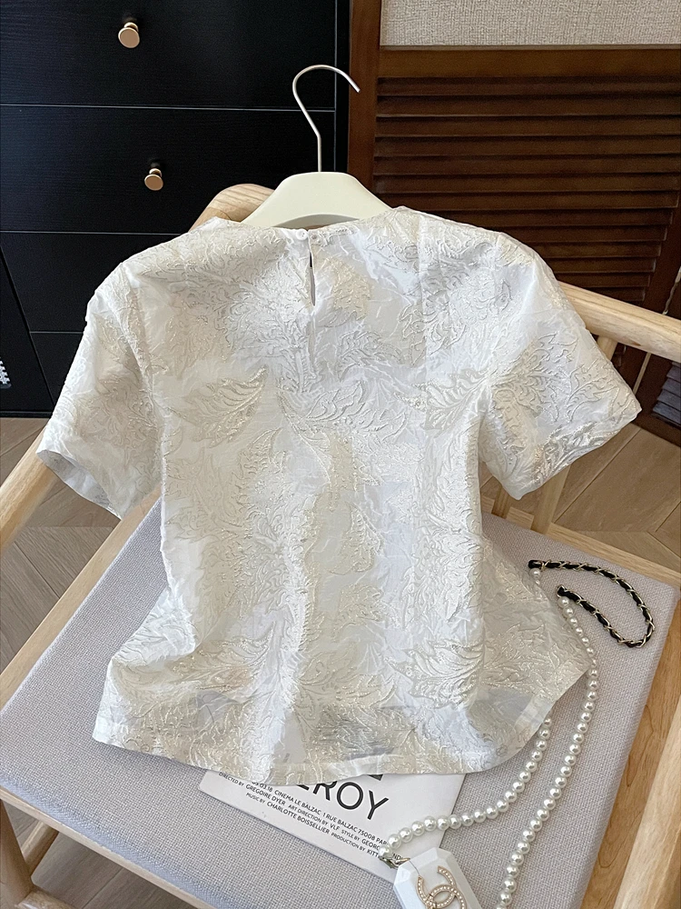 タンクトップ 刺繍のデザイン例と実用性を解説：拍帛莉の夏用レースブラウス