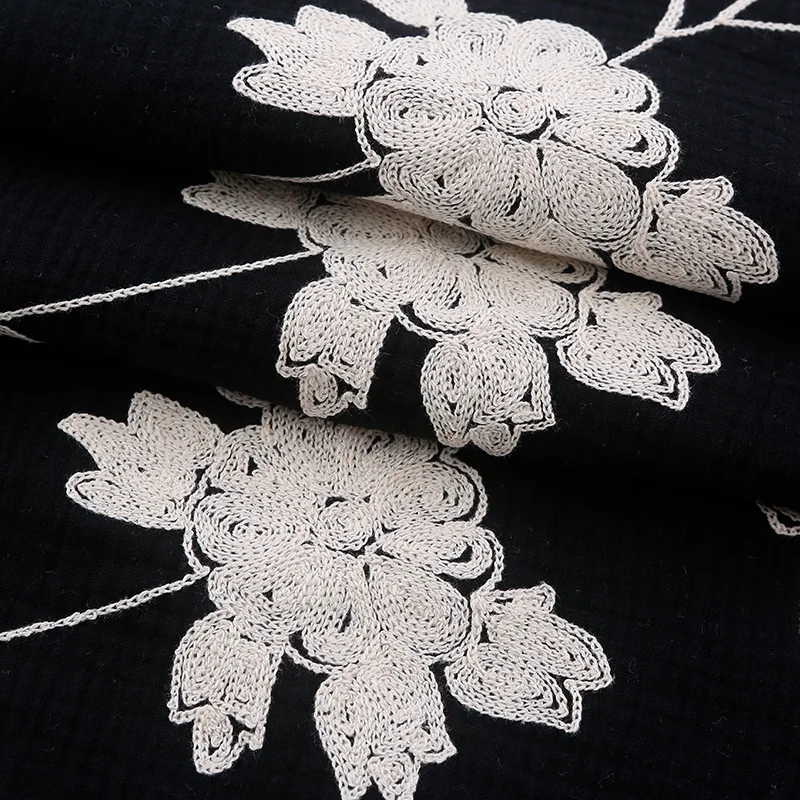 日本製立体刺繍綿クレープ生地：植物花卉パターンの高耐久性とDIY用途に最適な生地