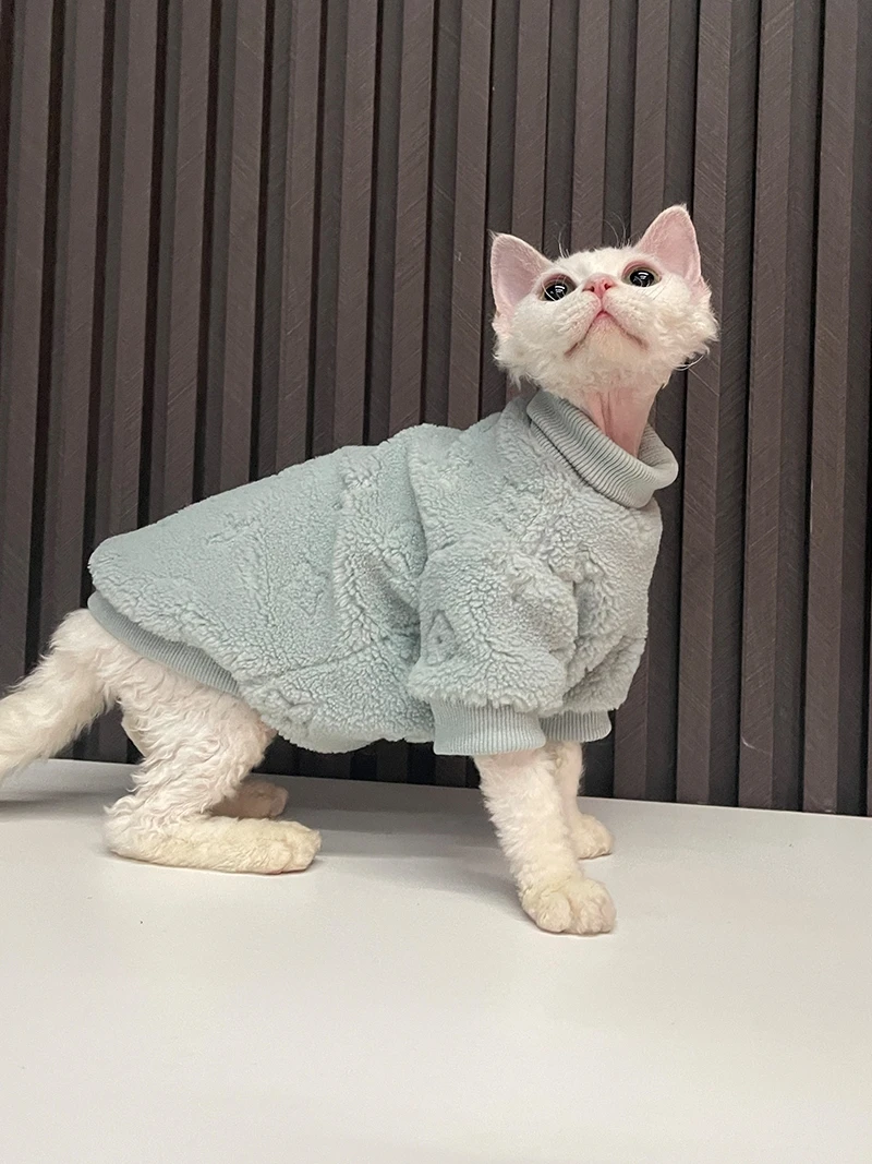 スフィンクス猫用衣服：秋冬厚手設計による快適性とフィット感の実証