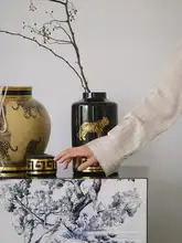 手描きの虎とバラデザインの陶器製貯蔵容器【インテリア装飾用・飾り花瓶】