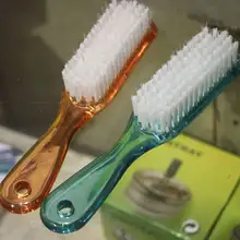 プラスチック製 中程度硬さのシューズブラシ【短い柄・家庭用・衣類用・厚手】
