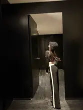 撞色ニットプルオーバーとパンツのカジュアルコーデ（セットアップ対応）