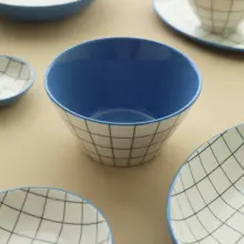 清涼感あふれるチェック柄 陶器製プレート【コーンフラワーブルー・蓋付き】