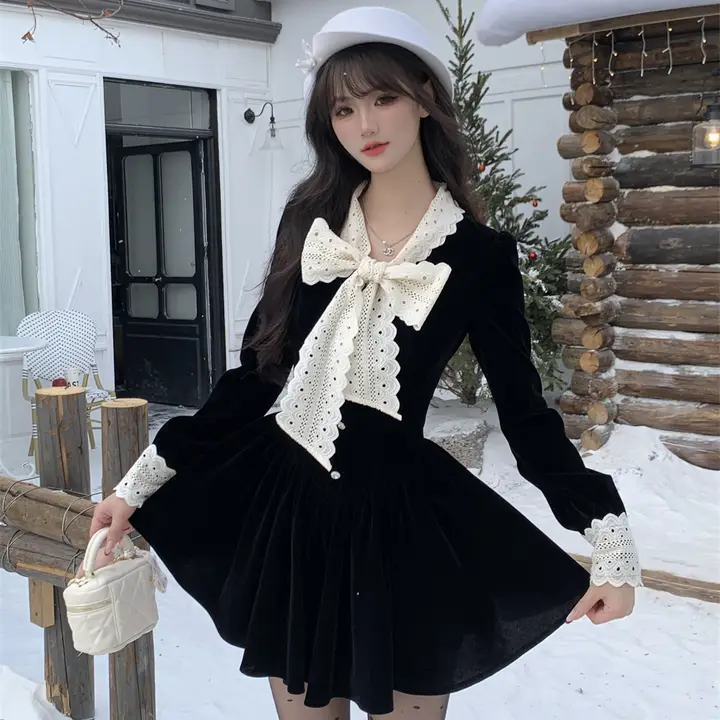 トリュフブラックシルクベルベットドレス【レースパッチワーク・プリンセススタイル・ヴィンテージ風】