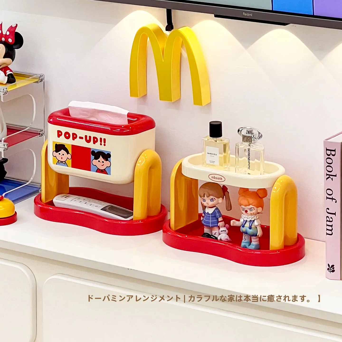 美しいデザインの玄関収納ラック：小物収納とキーホルダーの効率的管理