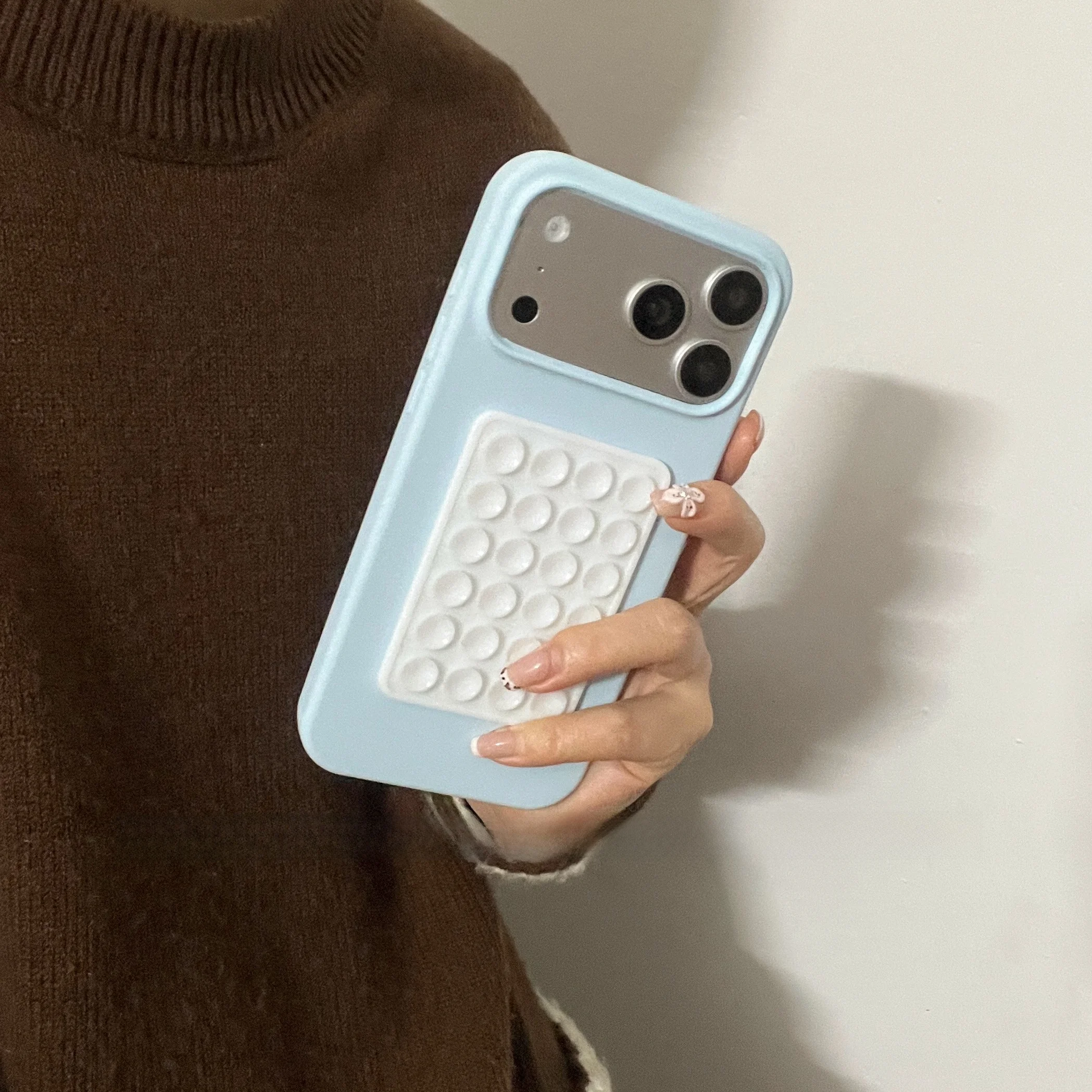 吸盤付きミラータイプスマホケース：ベタベタしない設計の実用性と選定基準