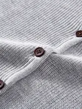 洗練されたデザインのVネック長袖ニットカーディガン【女性用・スタイリッシュ・肩にフィット】