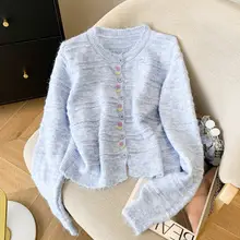 デザイン性のある花刺繍ニットカーディガン【ソフトな肌触り・ショート丈】
