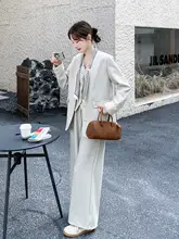 高級感のある米白色のスーツ【通勤スタイル・ベスト・ワイドパンツ・春向け】（セットアップ対応）