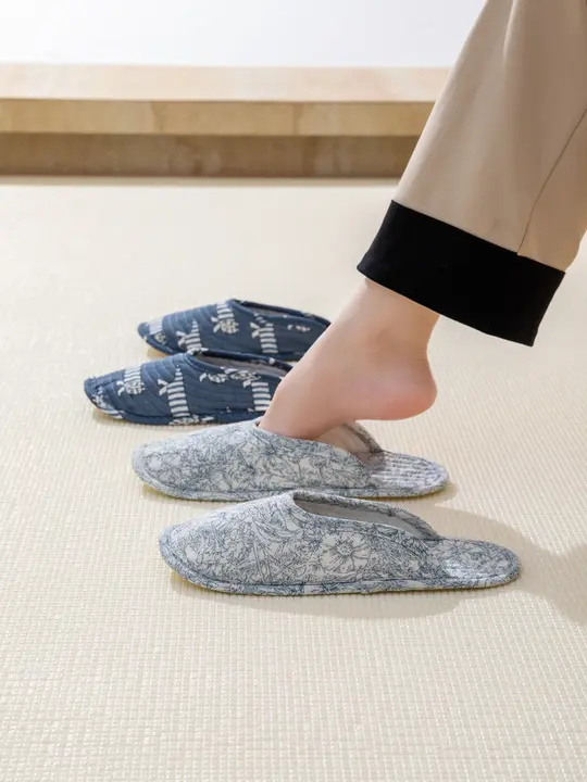 抜群の通気性！室内用冬用防音フロントオープン布製スリッパ【快適なソフトソール・静音設計】
