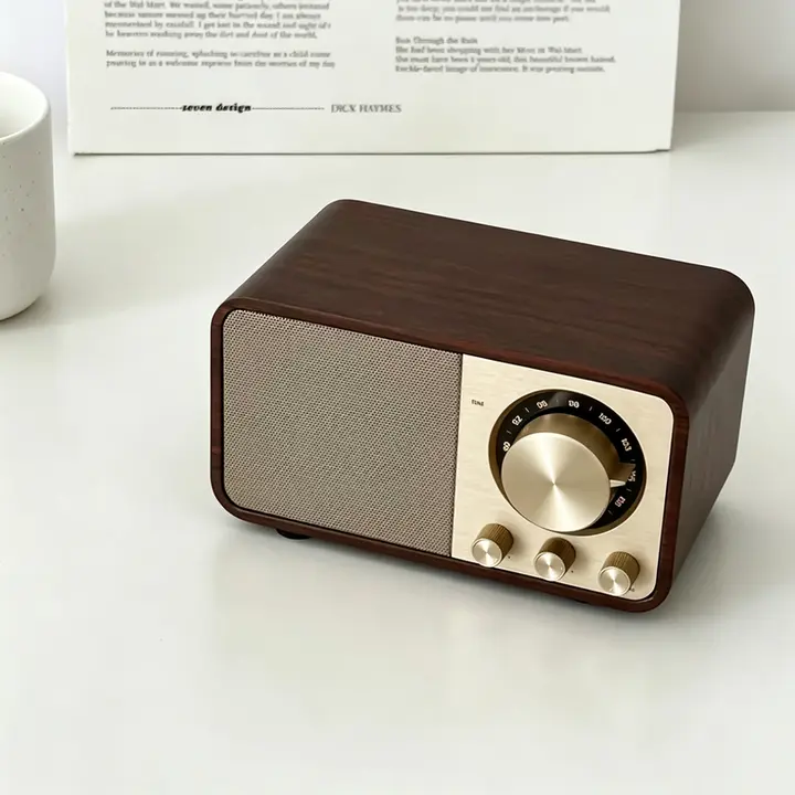 コンパクトなレトロウッドBluetoothスピーカー【ポータブルFMラジオ・パソコン用・誕生日ギフト】