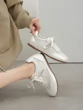 快適な履き心地！通気性のあるメッシュデザインのフラットトレーニングシューズ【水晶装飾・柔らかいソール・カジュアル】