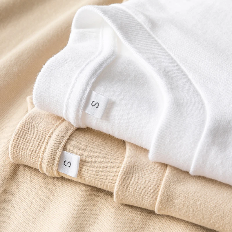 tシャツイン でフォーマルな印象を出す方法は？純白長袖Tシャツが解決するリアルな使い方