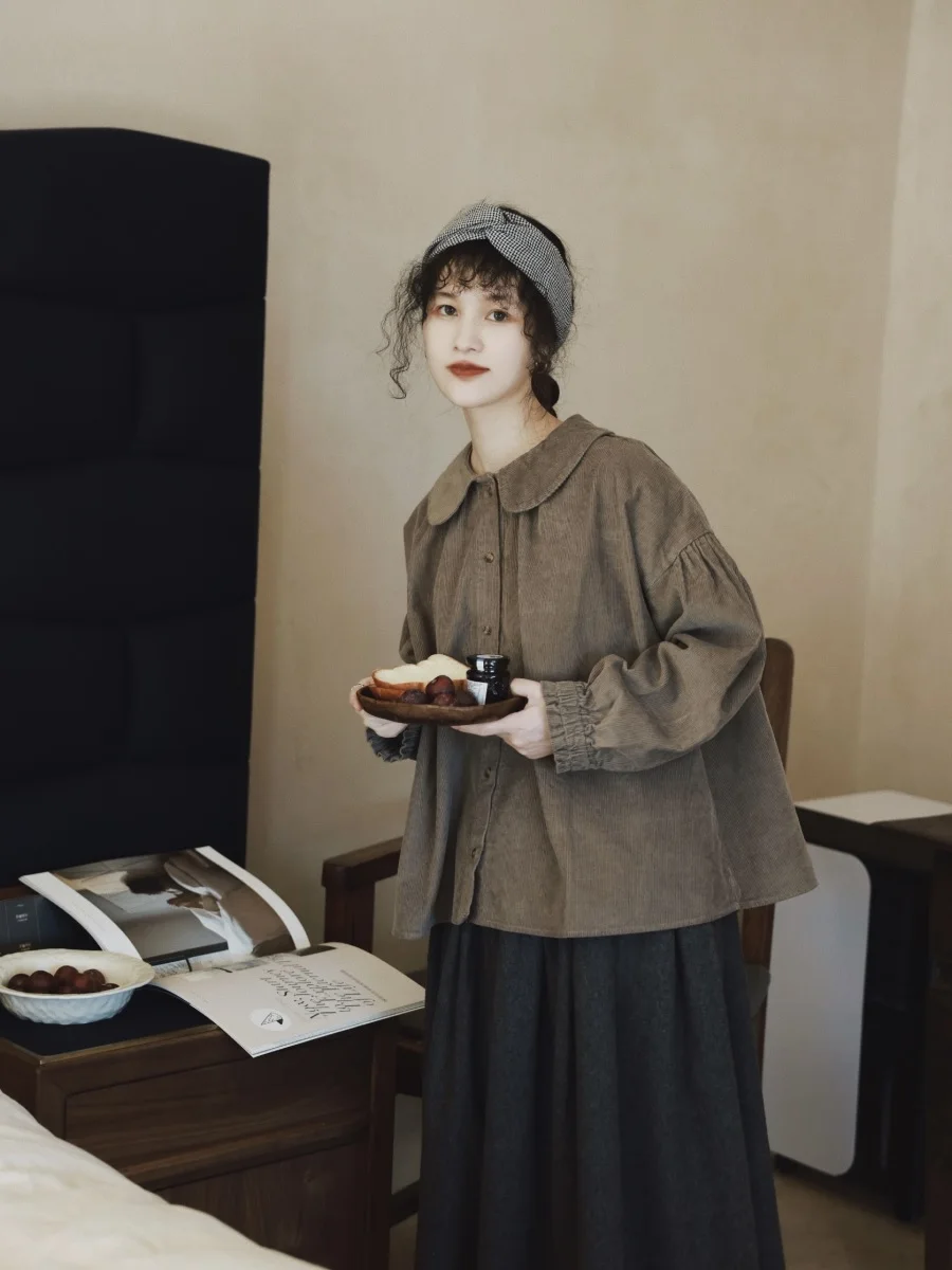 韓国系ファッションとは？ビンテージ風フリルブラウスによるスタイルの特徴