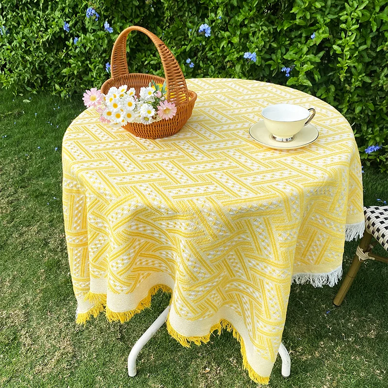 こたつテーブルクロスの高級感と耐久性：麻混紡素材の田园風デザインが日常に溶け込む