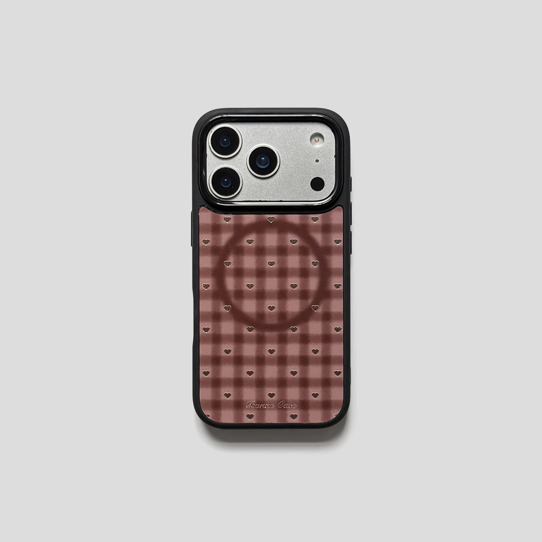 iPhoneケース チェキ どんなもの？復刻チェック柄が人気の理由とは？