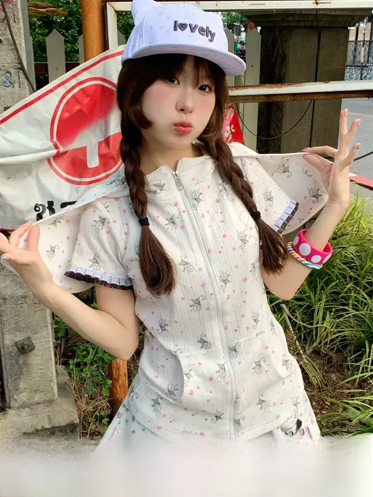 粉色の星柄ミニマッシュルームジップカーディガン【帽子付き・オシャレデザイン】