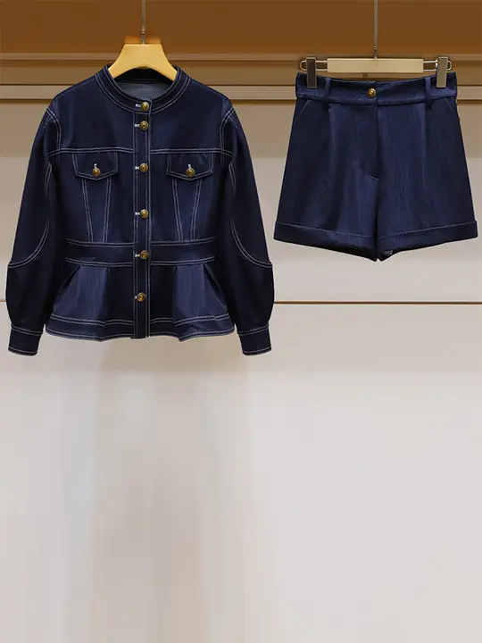 ボタン付きラウンドネックフリルデザインのアンティーク風デニムワイドレッグショートパンツ（セットアップ対応）