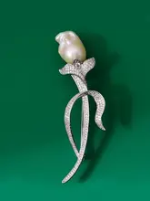 天然バロックパール 大人のチューリップブローチ【高級感ある花飾り・女性用】