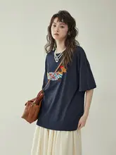 デザイン性の高い小犬パッチ付き Tシャツ【ラウンドネック・五分袖・カジュアル】