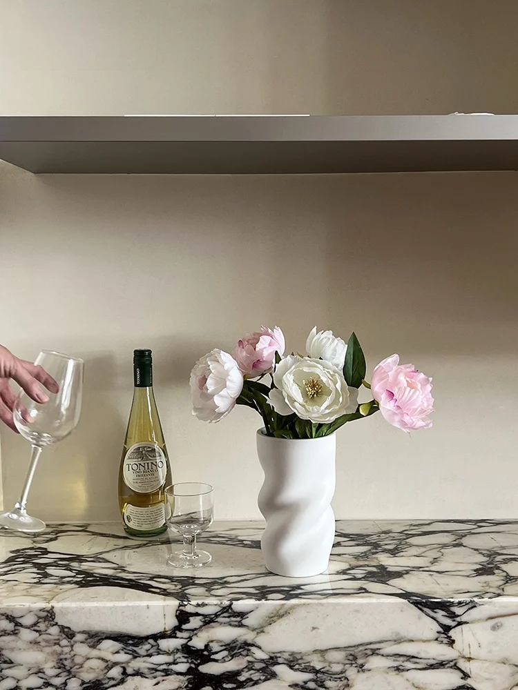 高級な造花 油彩風デザインの peonyとしゃくやく：商用インテリアで実現する自然な美しさ