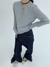 シンプルな刺繍入り短丈長袖Tシャツ【カジュアル・女性用・ラウンドネック】