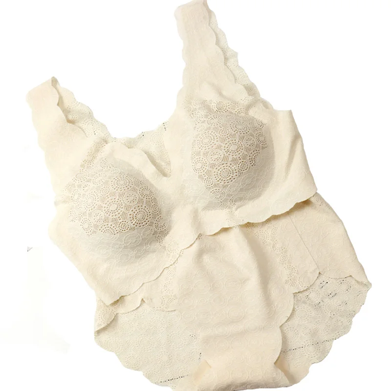 透かしデザインのノンワイヤーブラジャー：育乳とナイト用途に最適な補正スタイル