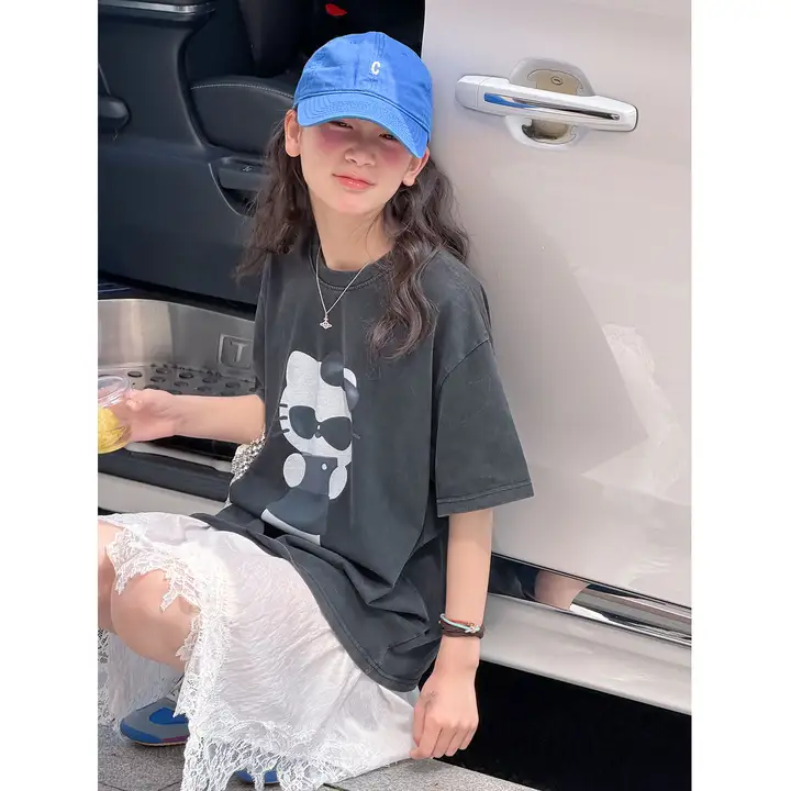猫耳デザインの夏用Tシャツ【キッズ・ゆったり・クールなサングラス付き】