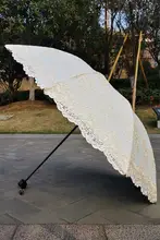 バニラ色レース刺繍のシックな折り畳み式日傘【UVカット・晴雨兼用】