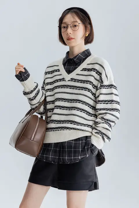 Dotdrobe ウール混合Vネックニットトップス【リバーシブル・秋冬用・女性】