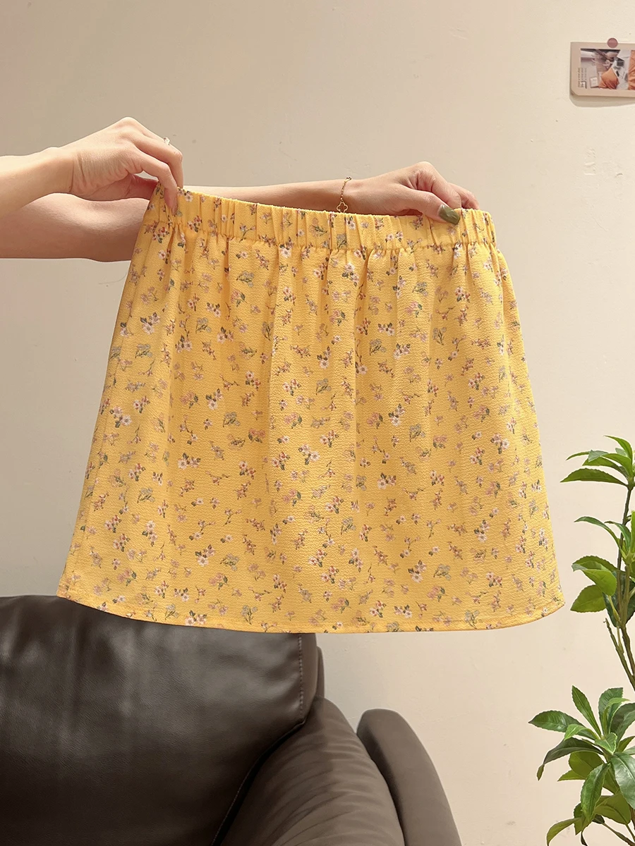 40代の女性がミニスカートを着るとき、どんなスタイルが本当の「着心地」を届けるの？