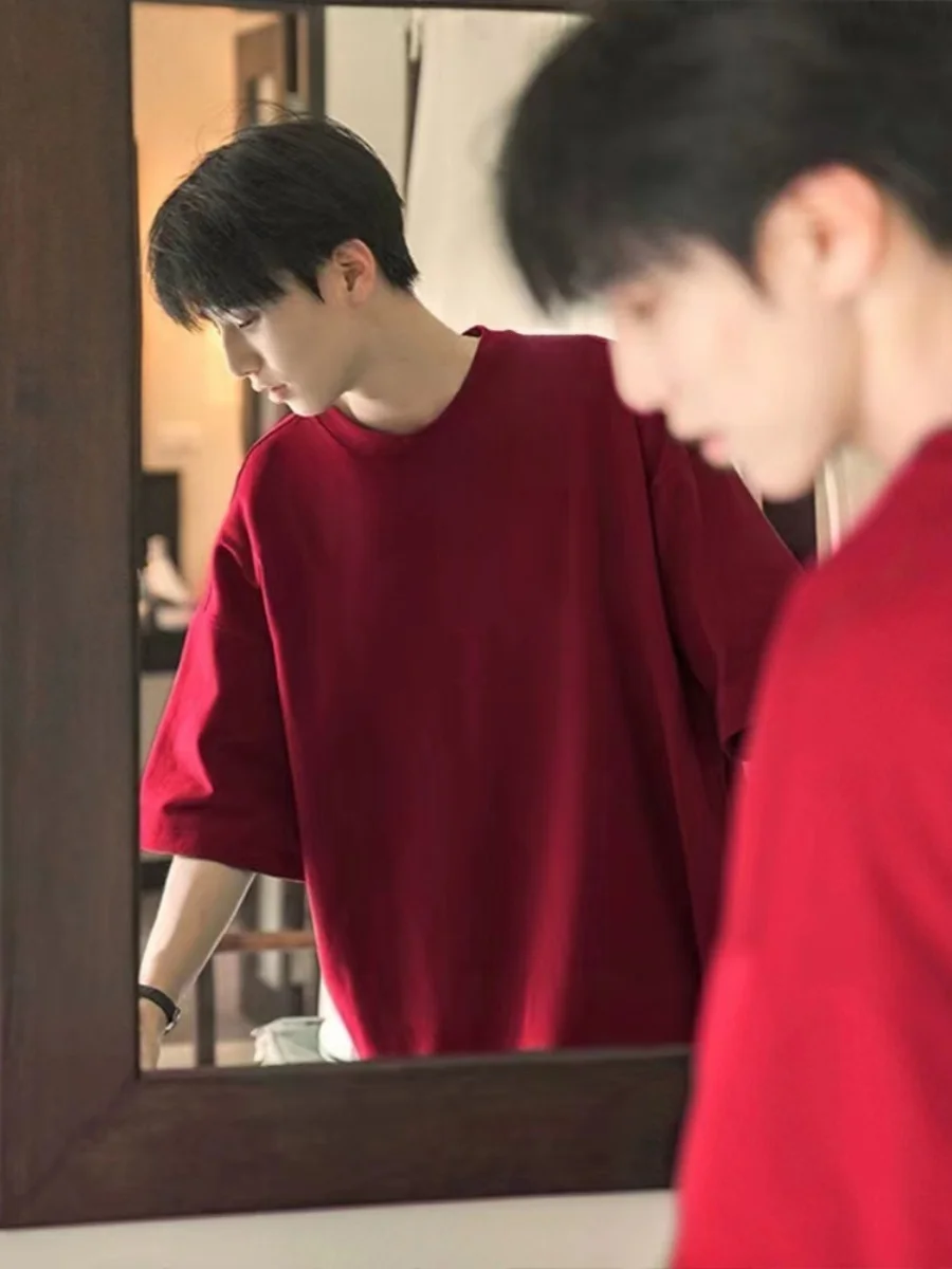 人気のモード系Tシャツとは？そのデザインと着こなしのコツを、1枚のTシャツで解き明かす