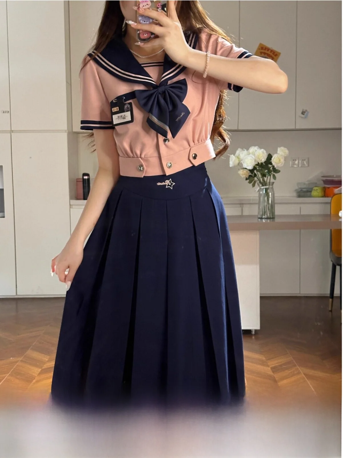夏の桜柄ピンク学院風水手服：着崩し防止のための軽量棉素材と実用性の検証