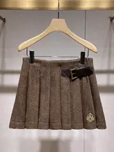 学院風の若々しい印象！ピンクのニットカーディガンとプリーツスカート【秋冬用・二点セットアップ対応】