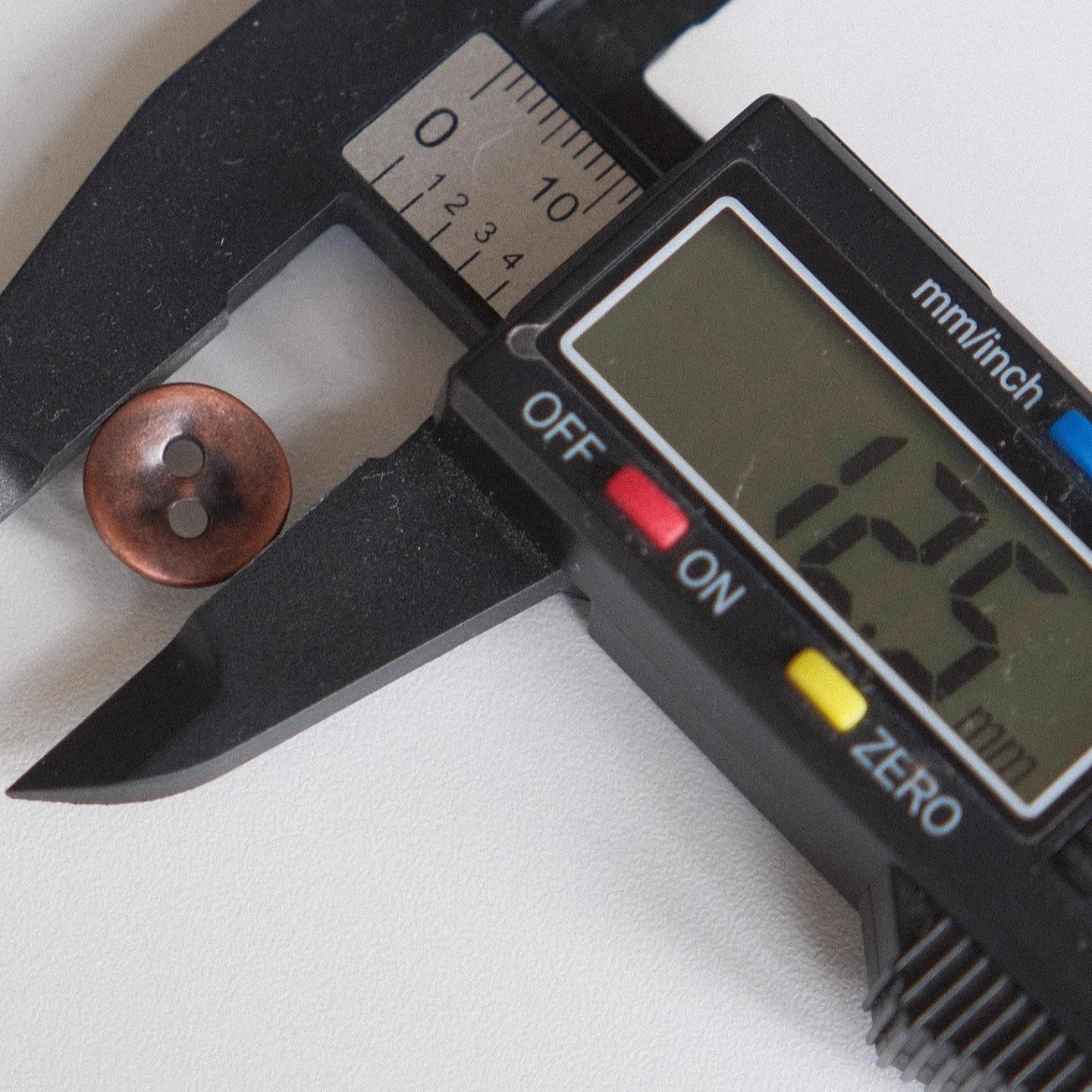 古銅色金属ボタン12mm：ユニークなデザインとドイツ製の品質を実現