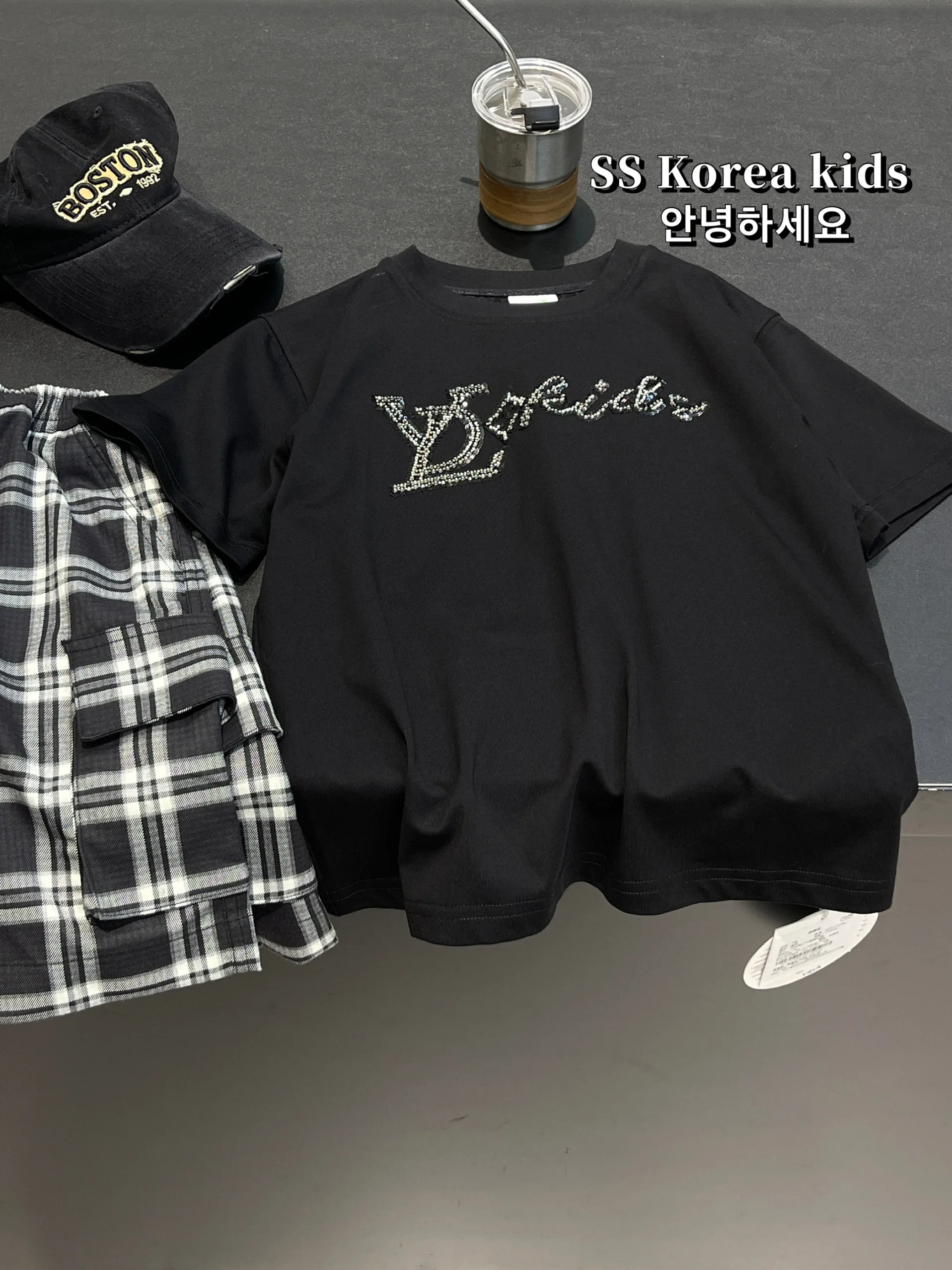 「tシャツ 小さい」はどうやって選ぶ？純綿のキラキラTシャツが解決する、通勤と夏の悩み