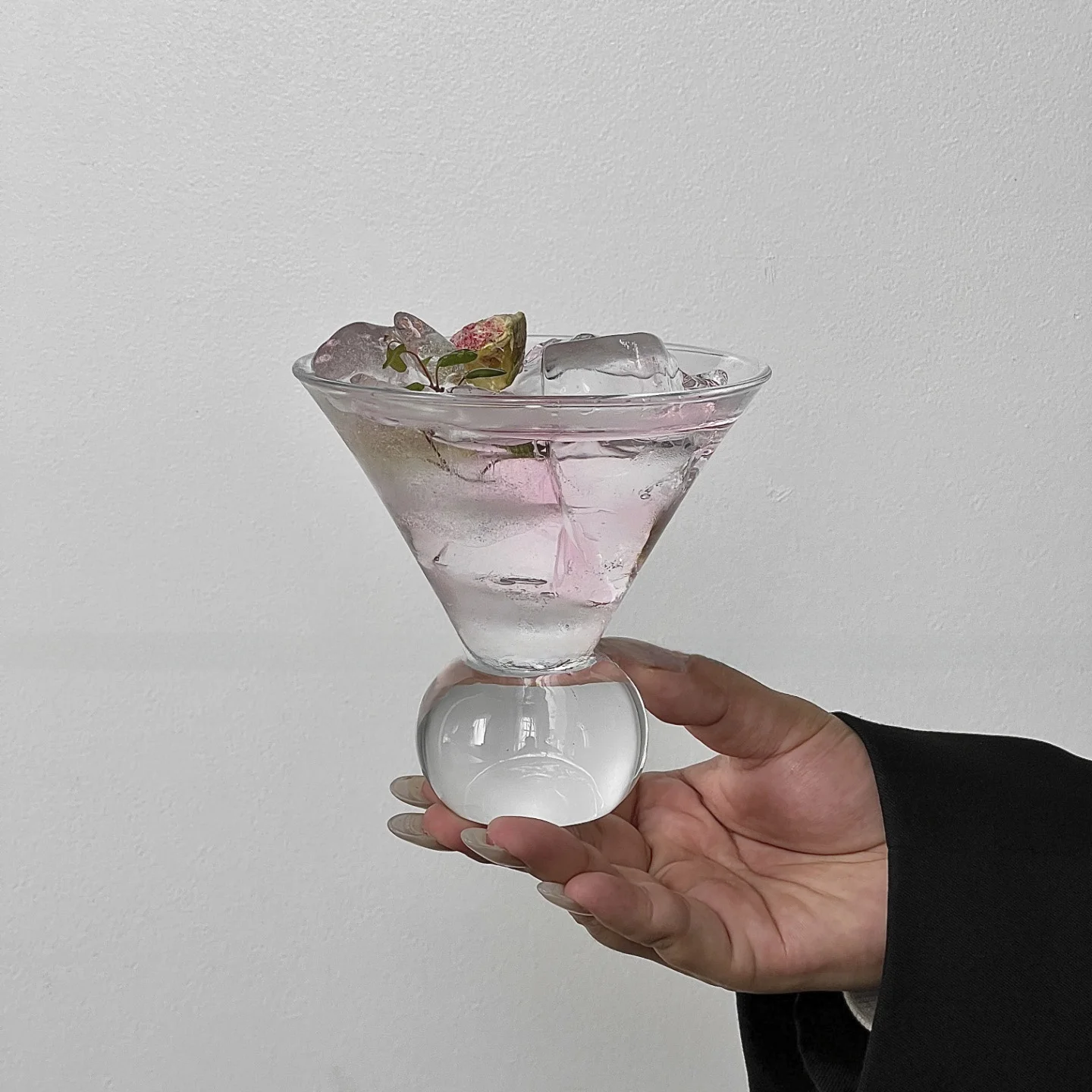 アンティーク風 丸底グラスカップ：おしゃれなカフェで使える無色透明のガラスティーカップ