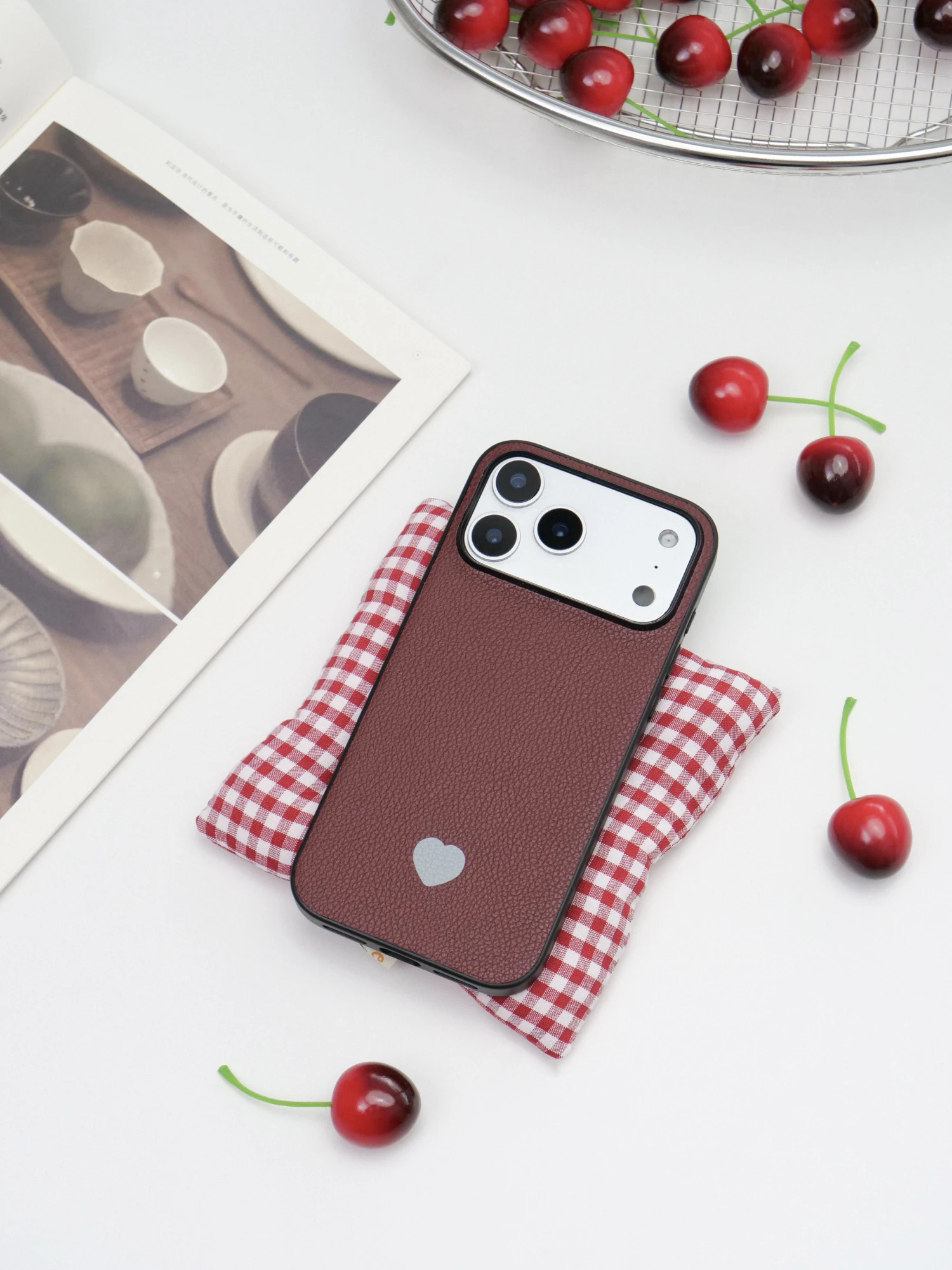 革スマホカバーは傷みやすく、実際の耐久性はどのくらいか？