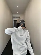 立体構造デザインのラウンドネック長袖Tシャツ【女性用・ゆったりフィット・レトロ感あふれるスタイル】
