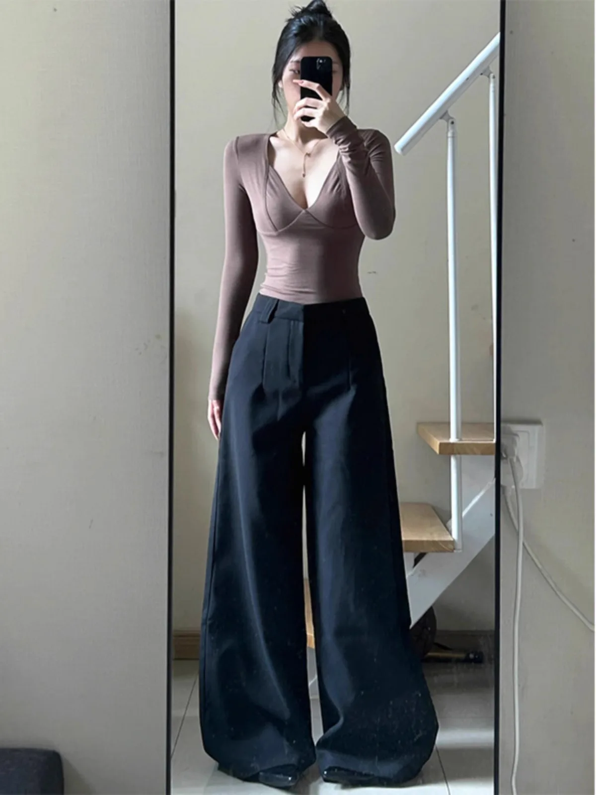 丈の長いパンツ：長身向け黒色スーツパンツの実際のフィット感と使い方
